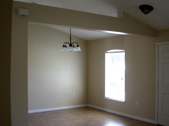 3rd image of 1021 SW Versailles Ave