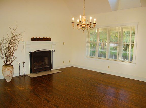 5th image of 607 E Creek St