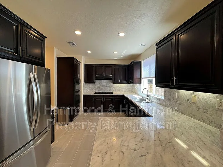 3806 Cayman Ct — Photo 6