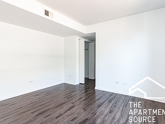 5th image of 924 W Carmen Ave #2F