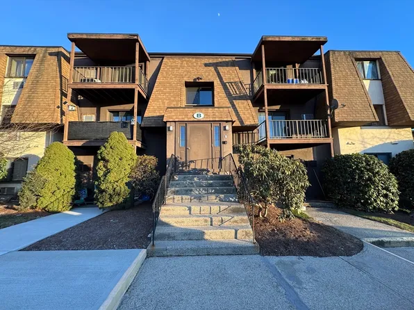 491 W Central St APT B4, Franklin, MA 02038