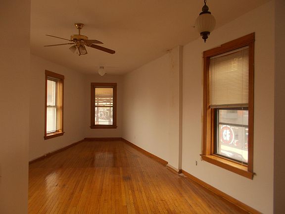3rd image of 3420 N Paulina St APT 2E