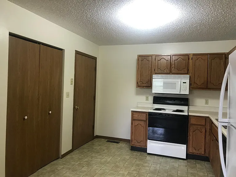 1208 W Jefferson St #I — Photo 14
