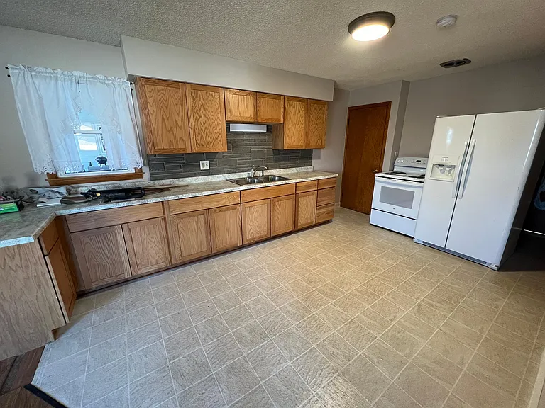 1131 7th Ave SW — Photo 3