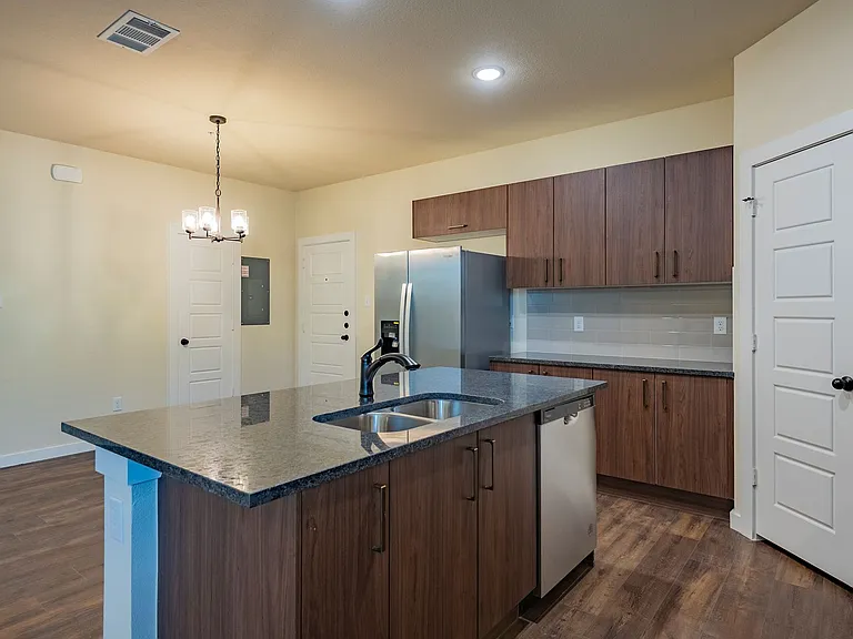713 Wheatfield Dr — Photo 6