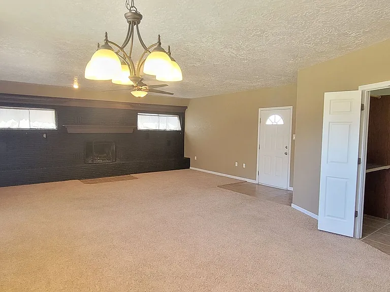 1515 S Abilene Ave — Photo 10