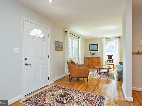 4th image of 206 S Lee St