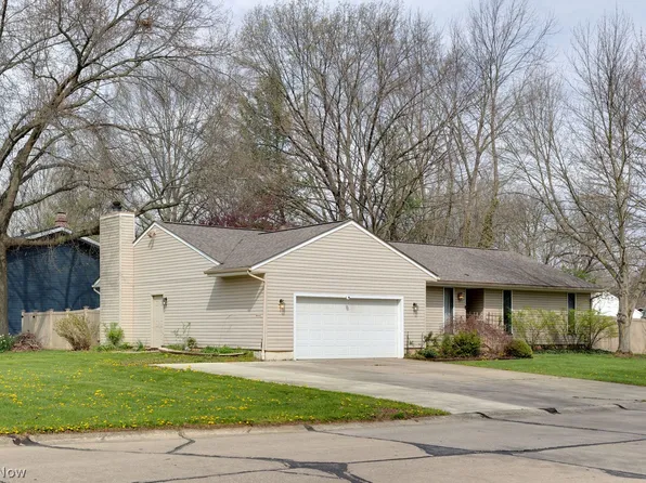 498 Cartwright Dr, Akron, OH 44333