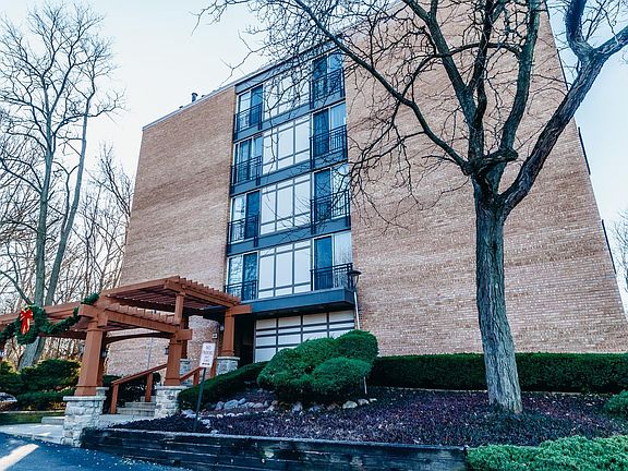 2nd image of 5810 Oakwood Dr Unit 4E
