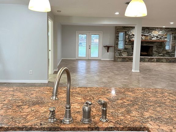 5th image of 710 Morningside Dr