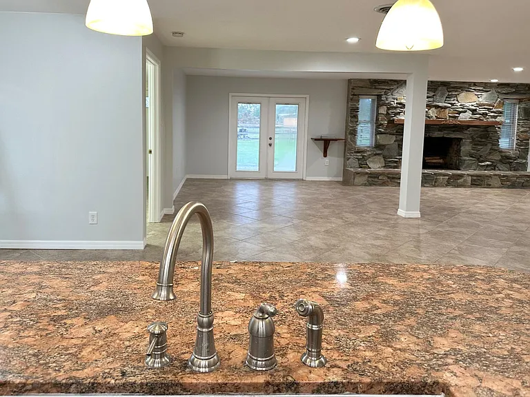 710 Morningside Dr — Photo 6