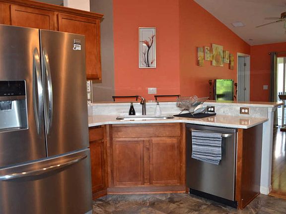 3rd image of 109 Rain Lily Cir