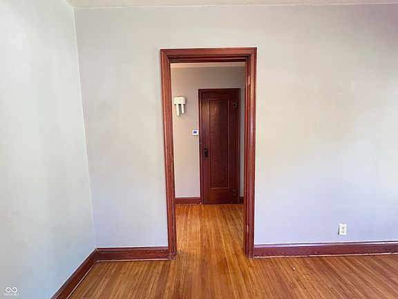5th image of 725 N Main St