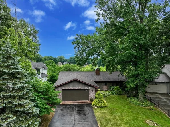 188 Lake Front Dr, Akron, OH 44319