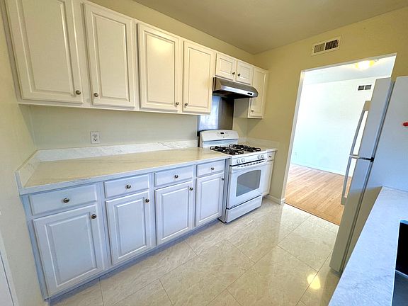 4th image of 220 Lomita Ave #220