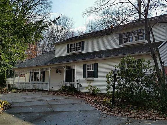 3rd image of 6091 Bridlewood Dr