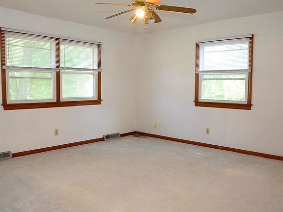 5th image of 807 Meadow Dr
