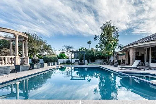 6 bed, 5.5 bath, 6298 sqft, $20,000 — Photo 1