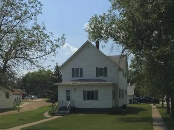 103 3rd St SE, Hillsboro, ND 58045