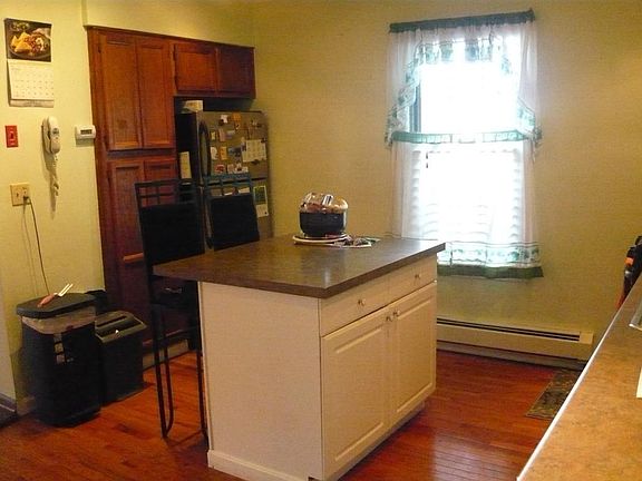 5th image of 73 Parkland Ave