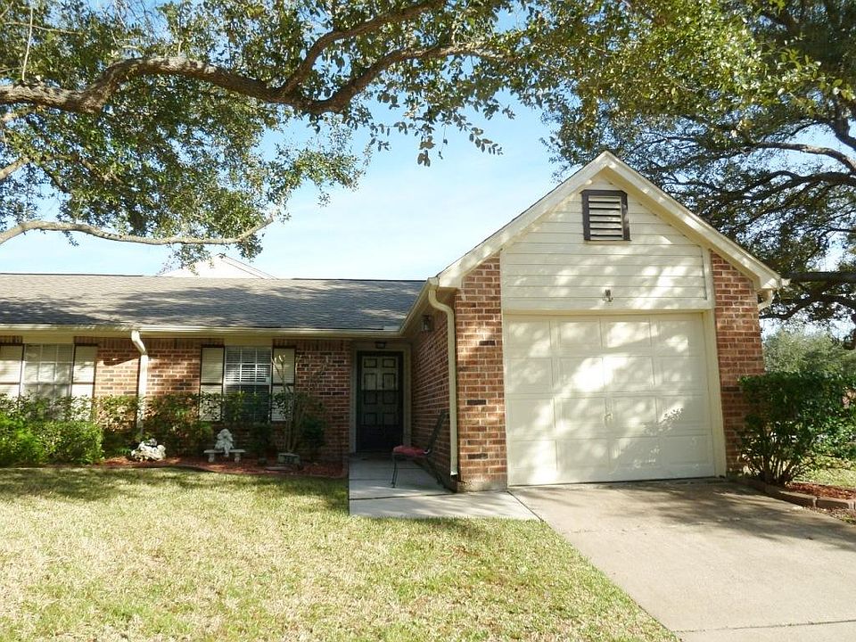 1st image of 743 E Country Grove Cir