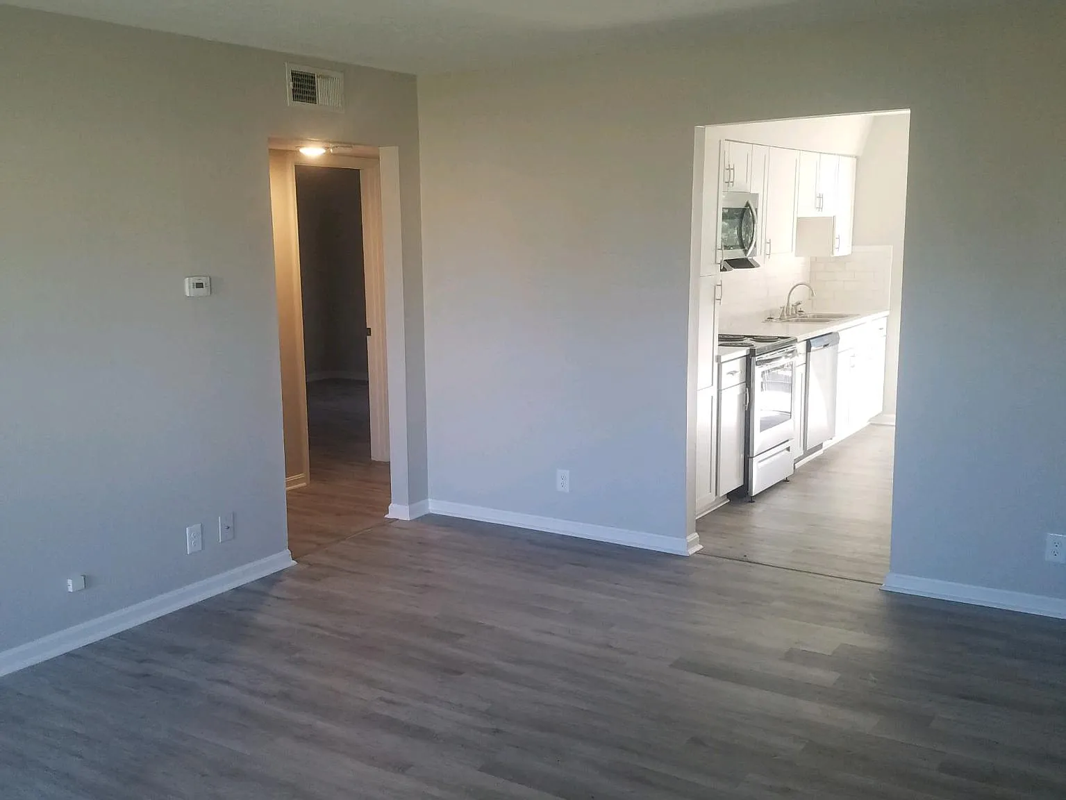 2 bed, 875 sqft, $1,100 — Photo 3