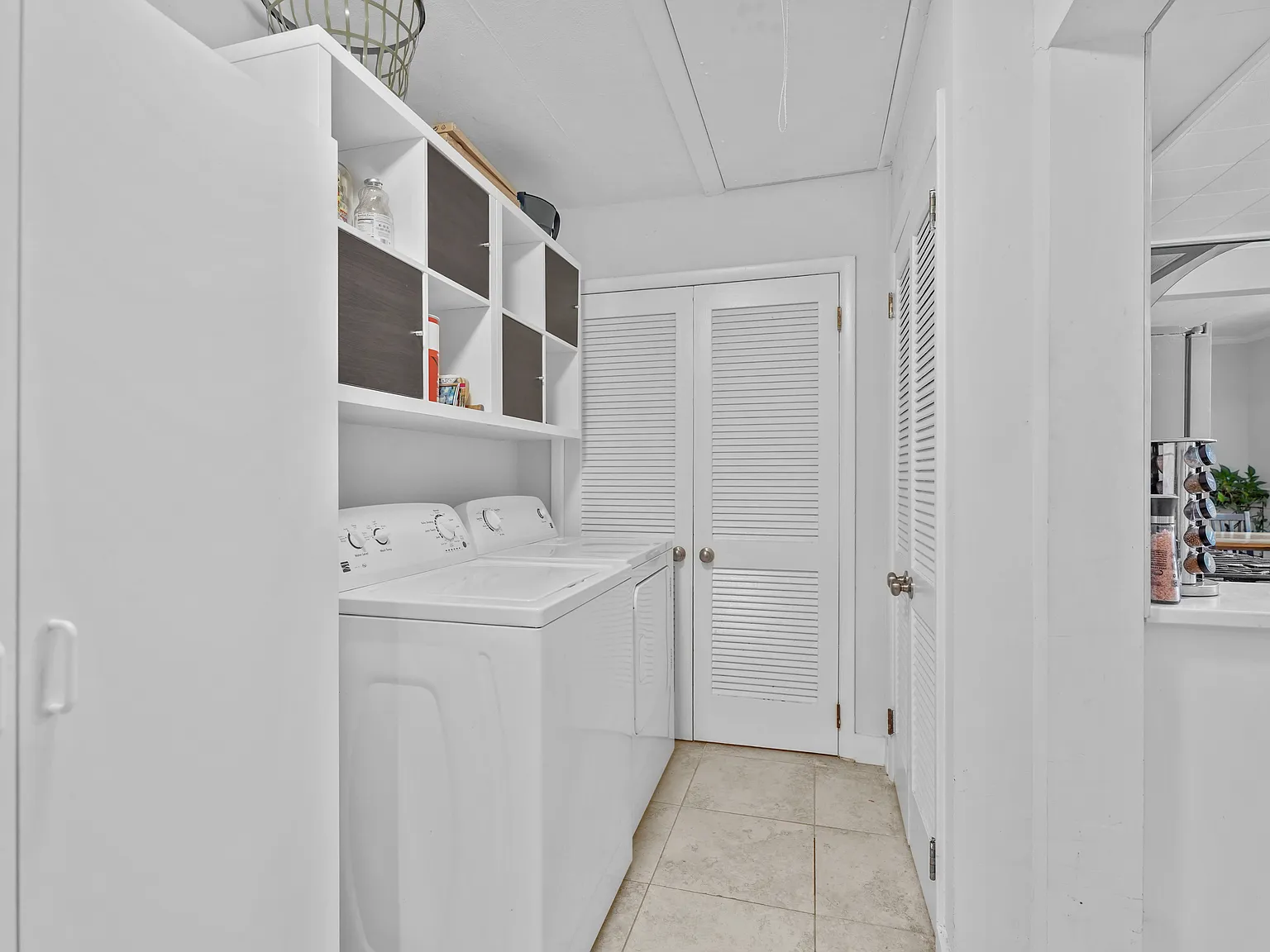 4656 S Selby St — Photo 1