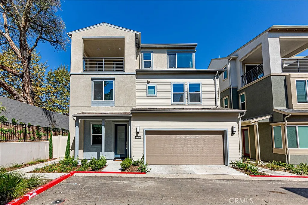 4 bed, 3.5 bath, 2535 sqft, $5,900 — Photo 2