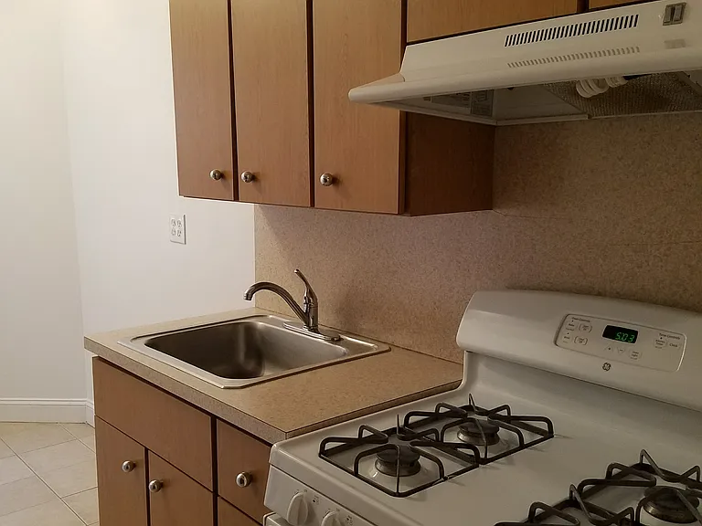 1 74th St #1L — Photo 8