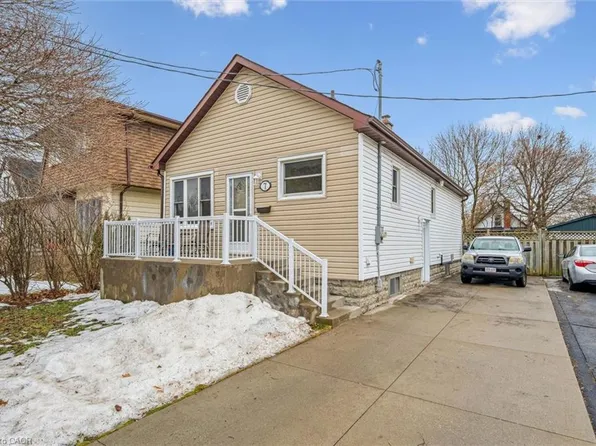 7 Elmwood Ave, Cambridge, ON N1R 4X7