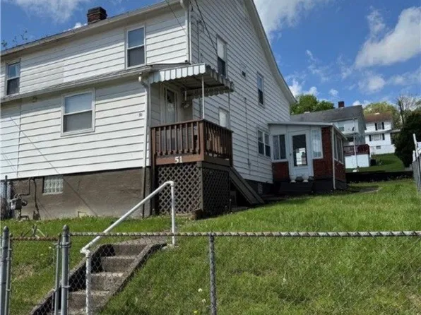 51 Sycamore St, Muse, PA 15350