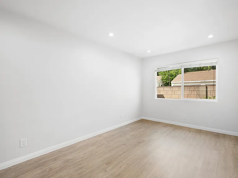 609 N Fairview St — Photo 13