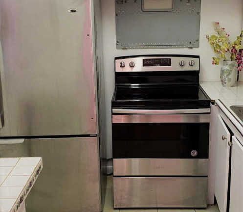 3rd image of 444 Southampton C