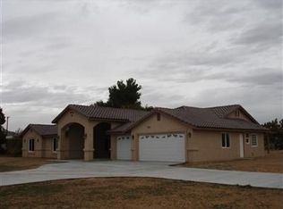 20670 Tonawanda Rd, Apple Valley, CA 92307