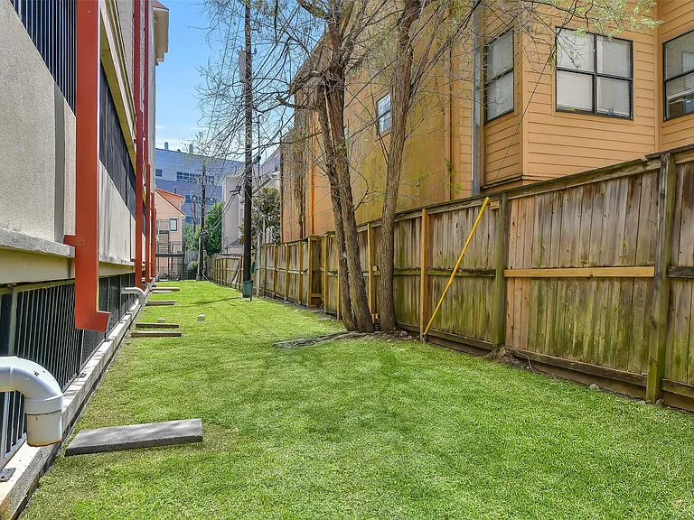 2203 Dorrington St #309 — Photo 33
