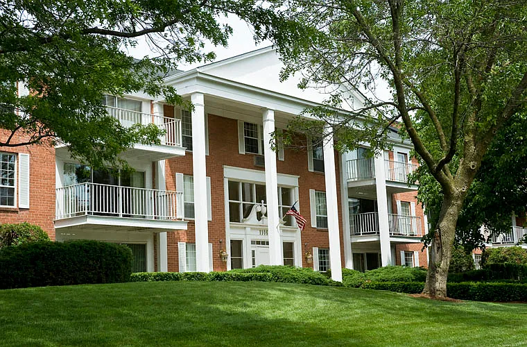 Versailles on the Lakes Schaumburg — Photo 36