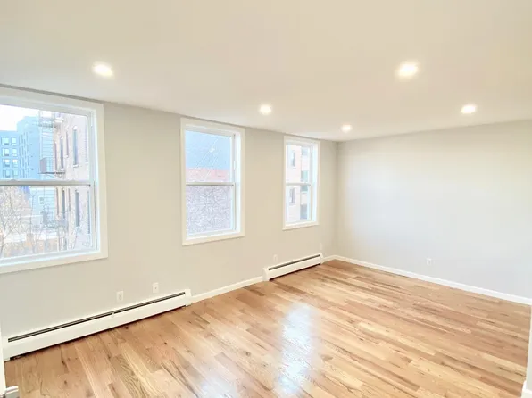 1210 Vyse Avenue 1/2 image 1 of 21