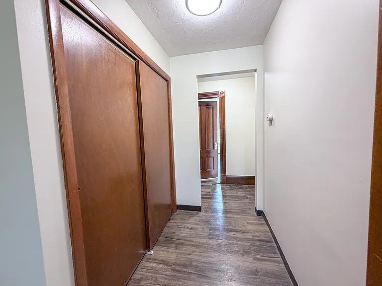 32 Clarendon St #C — Photo 9