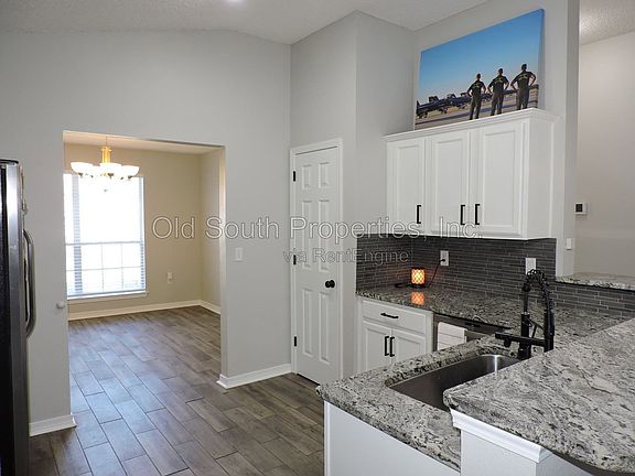 4th image of 2541 Gulf Breeze Ave