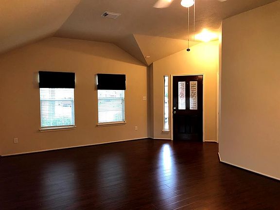 5th image of 2104 Goldfinch Ln