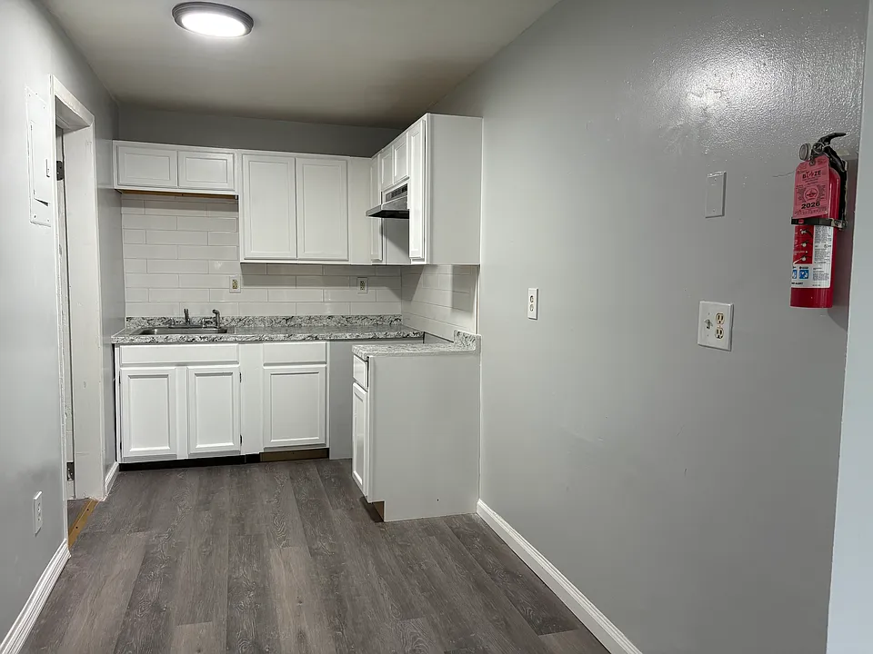 208 Main St #F