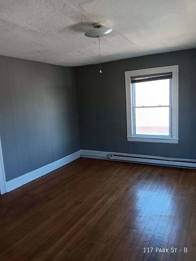 2 Bed 1 Bath Apartment Available! — Photo 3