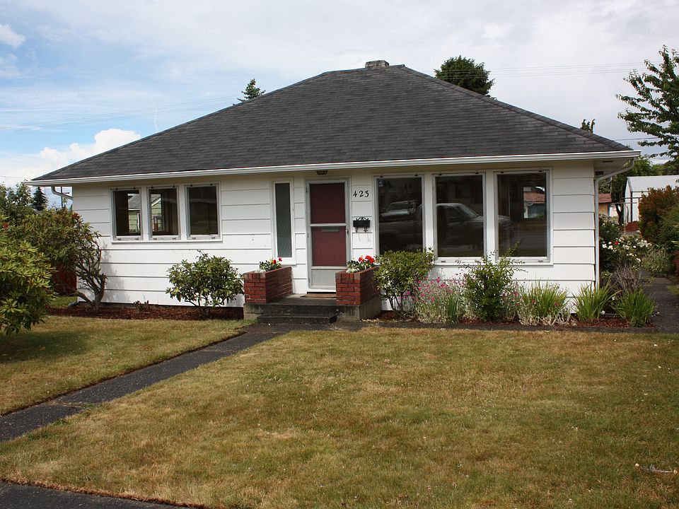 1st image of 423 E 7th St
