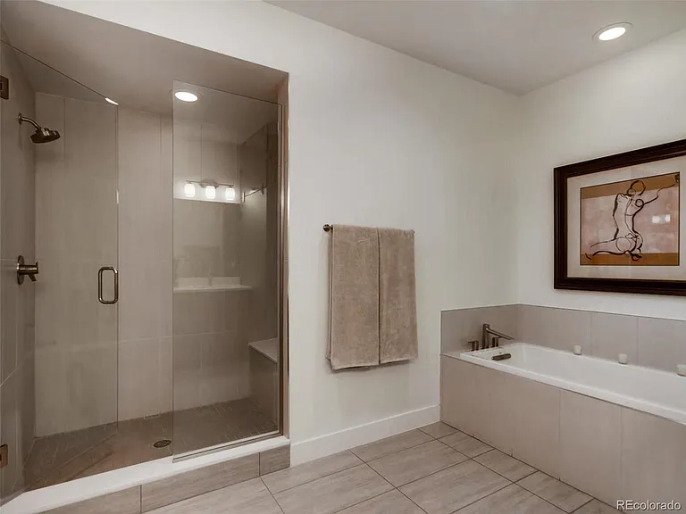 6739 E Lowry Blvd — Photo 16