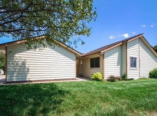 220 Parkside Ln, Lincoln, NE 68521