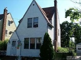 452 Marcellus Rd, Mineola, NY 11501