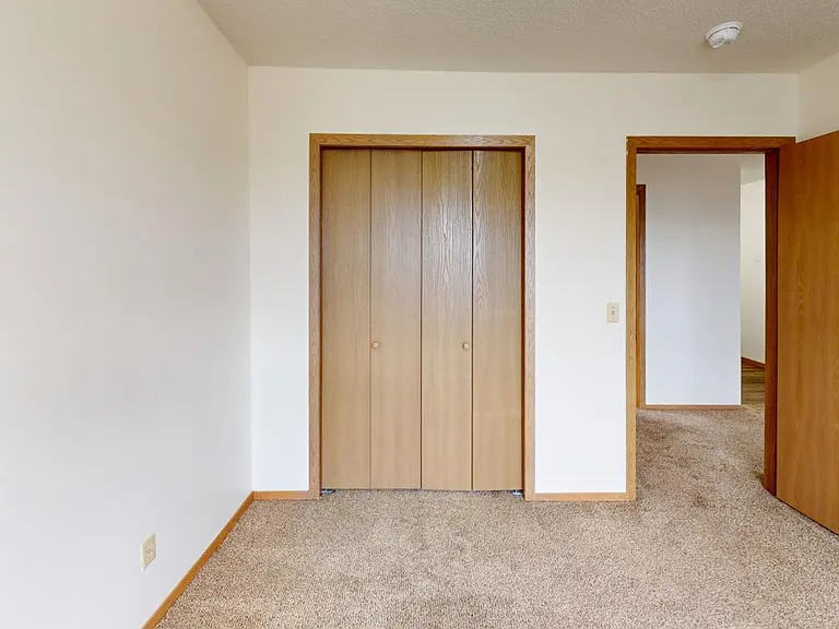 Dakota E & W Apartments — Photo 75