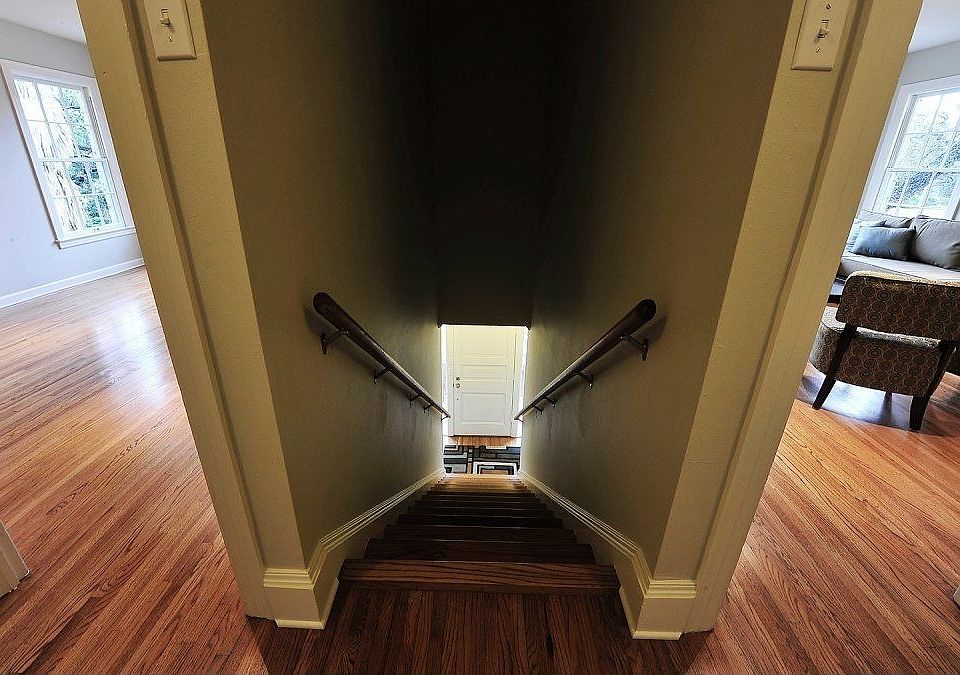 Center Hall for two upstairs apartments