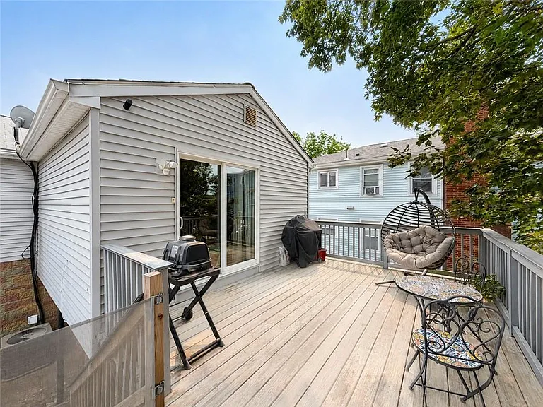 31 Foster St — Photo 20
