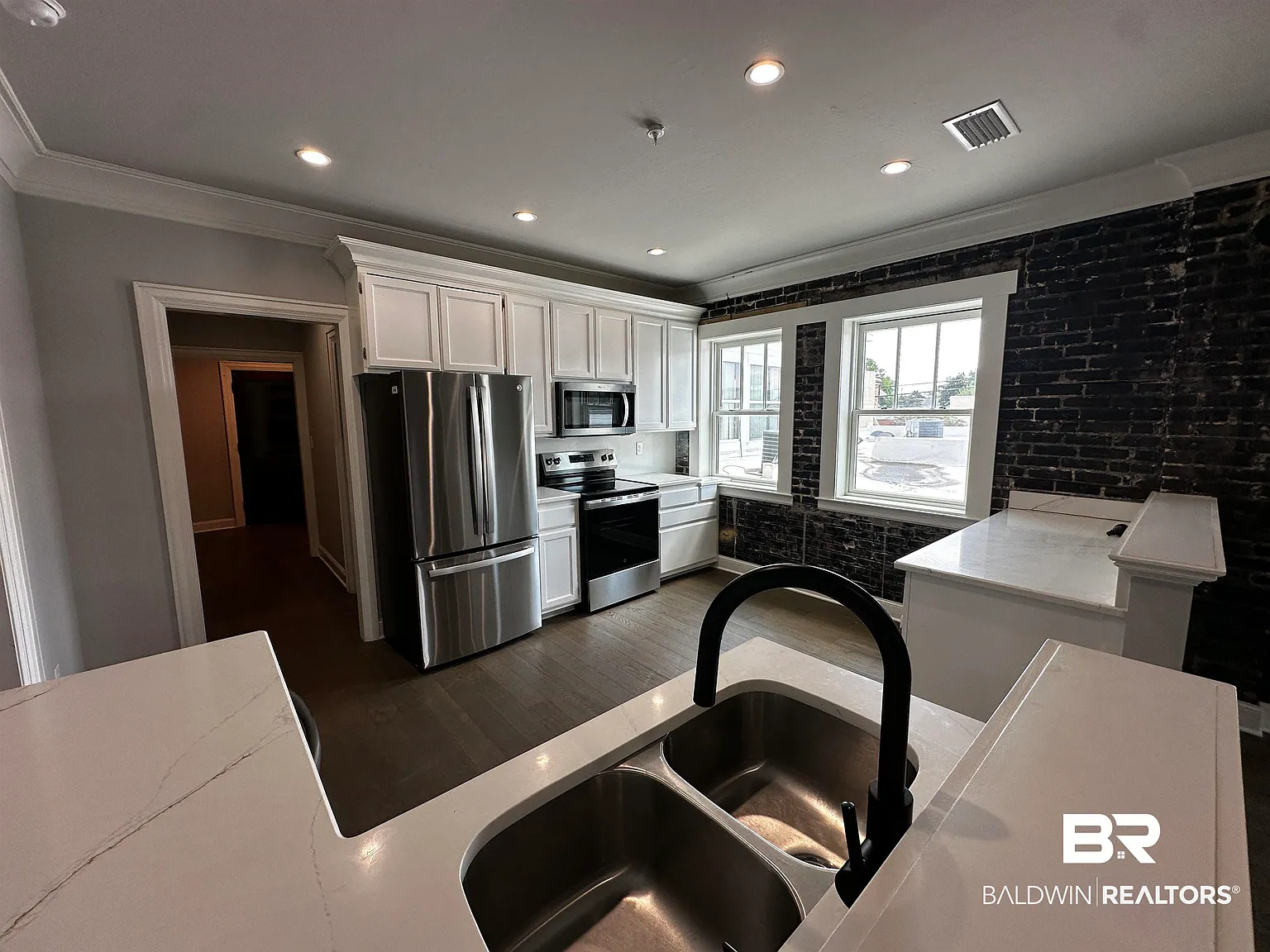 2 bed, 1.0 bath, 1200 sqft, $1,650 — Photo 3